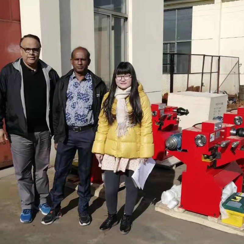 Indian customers visited our factory and successfully signed a contract for five sets of cylinder boring machines T8018A.